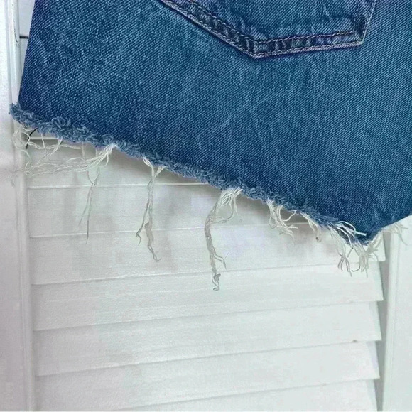 Levi’s 501 Original Denim Shorts Mid Rise | Medium Wash Blue | SZ 26 - Picture 8 of 9